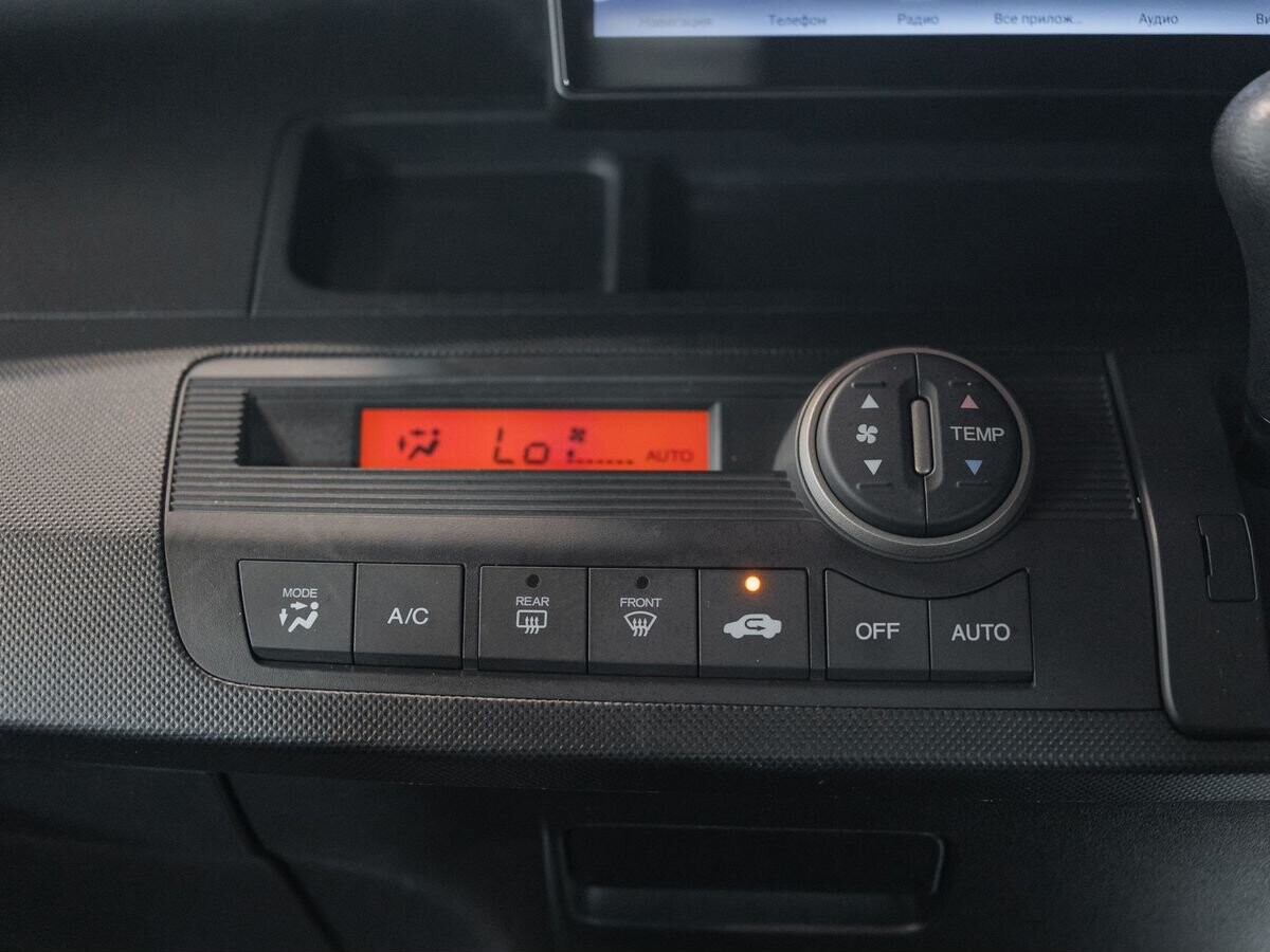 Honda Freed Spike 2011 - фото автомобиля