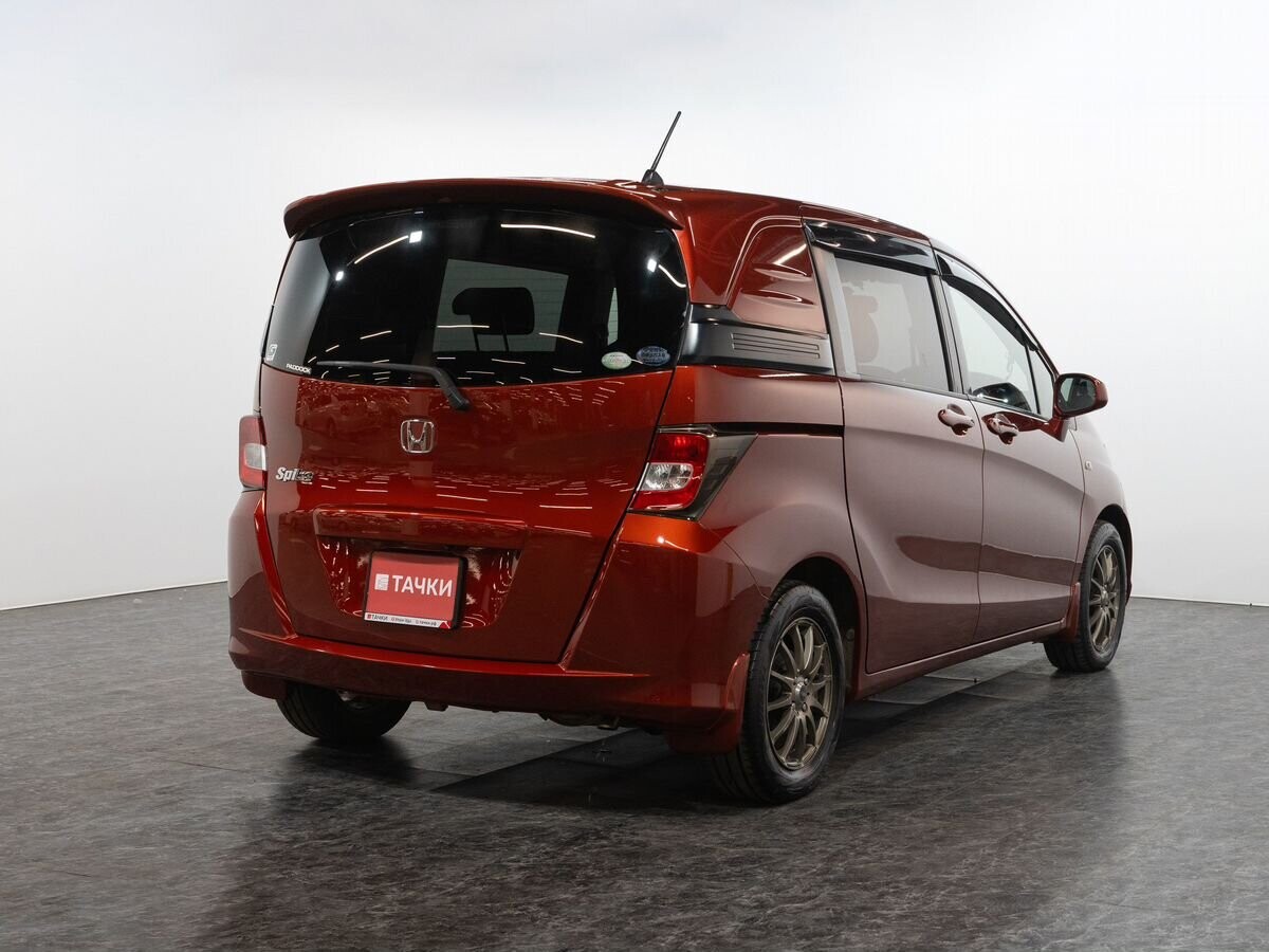 Honda Freed Spike 2011 - фото автомобиля