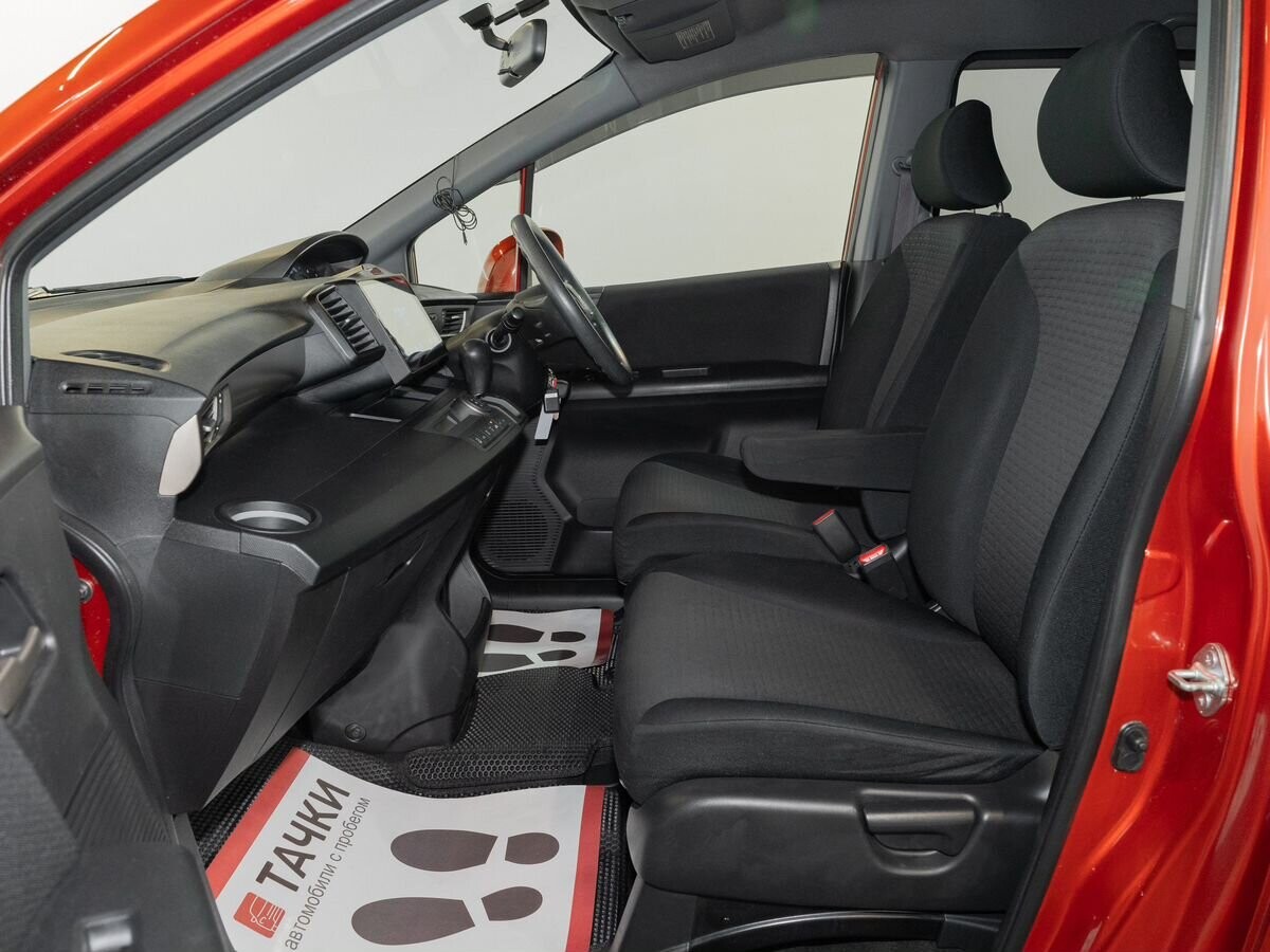 Honda Freed Spike 2011 - фото автомобиля