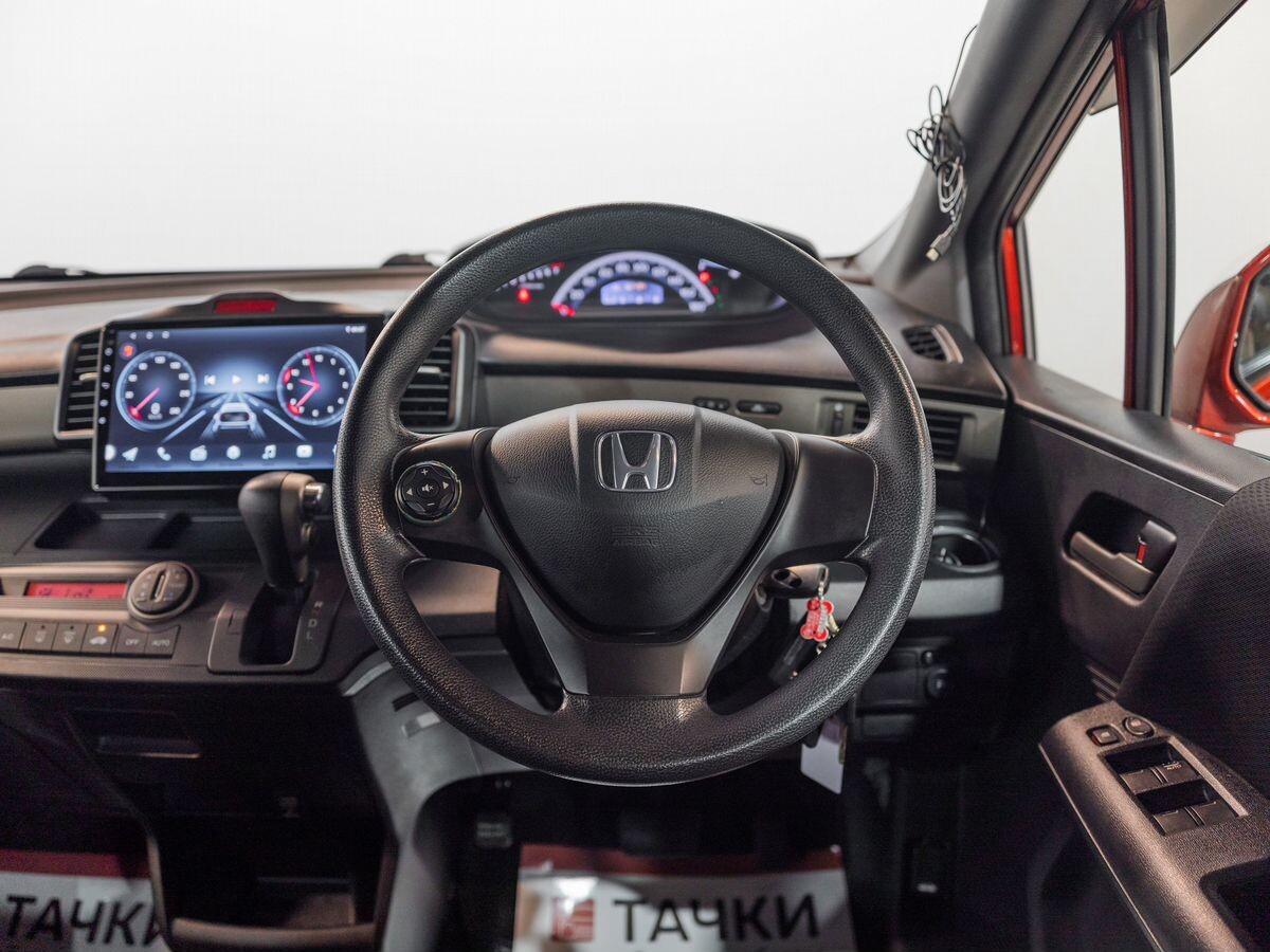 Honda Freed Spike 2011 - фото автомобиля