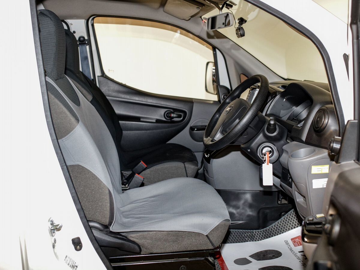 Nissan NV200 2015 - фото автомобиля