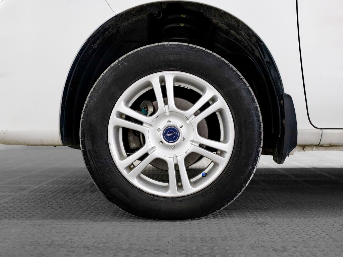 Nissan NV200 2015 - фото автомобиля