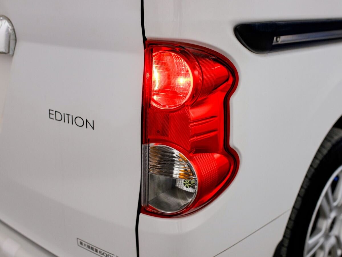 Nissan NV200 2015 - фото автомобиля