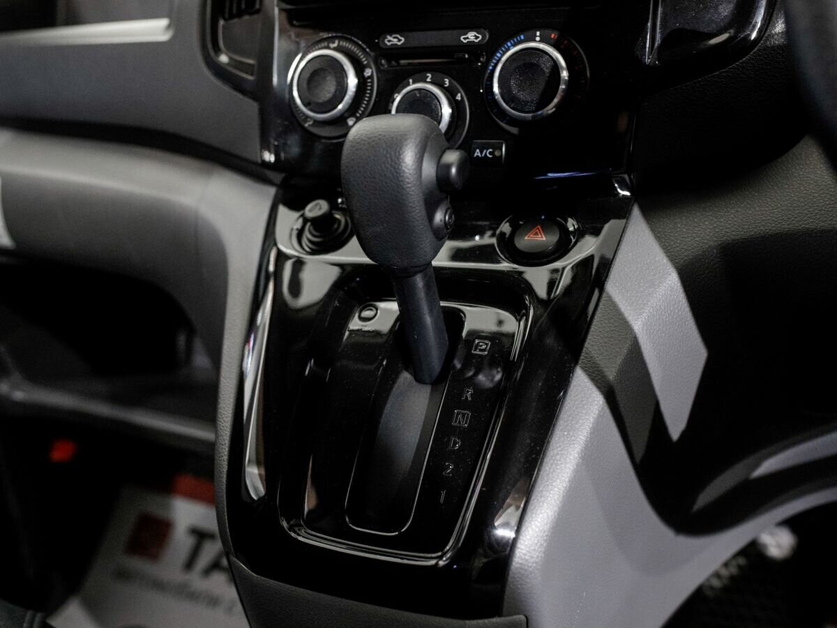 Nissan NV200 2015 - фото автомобиля