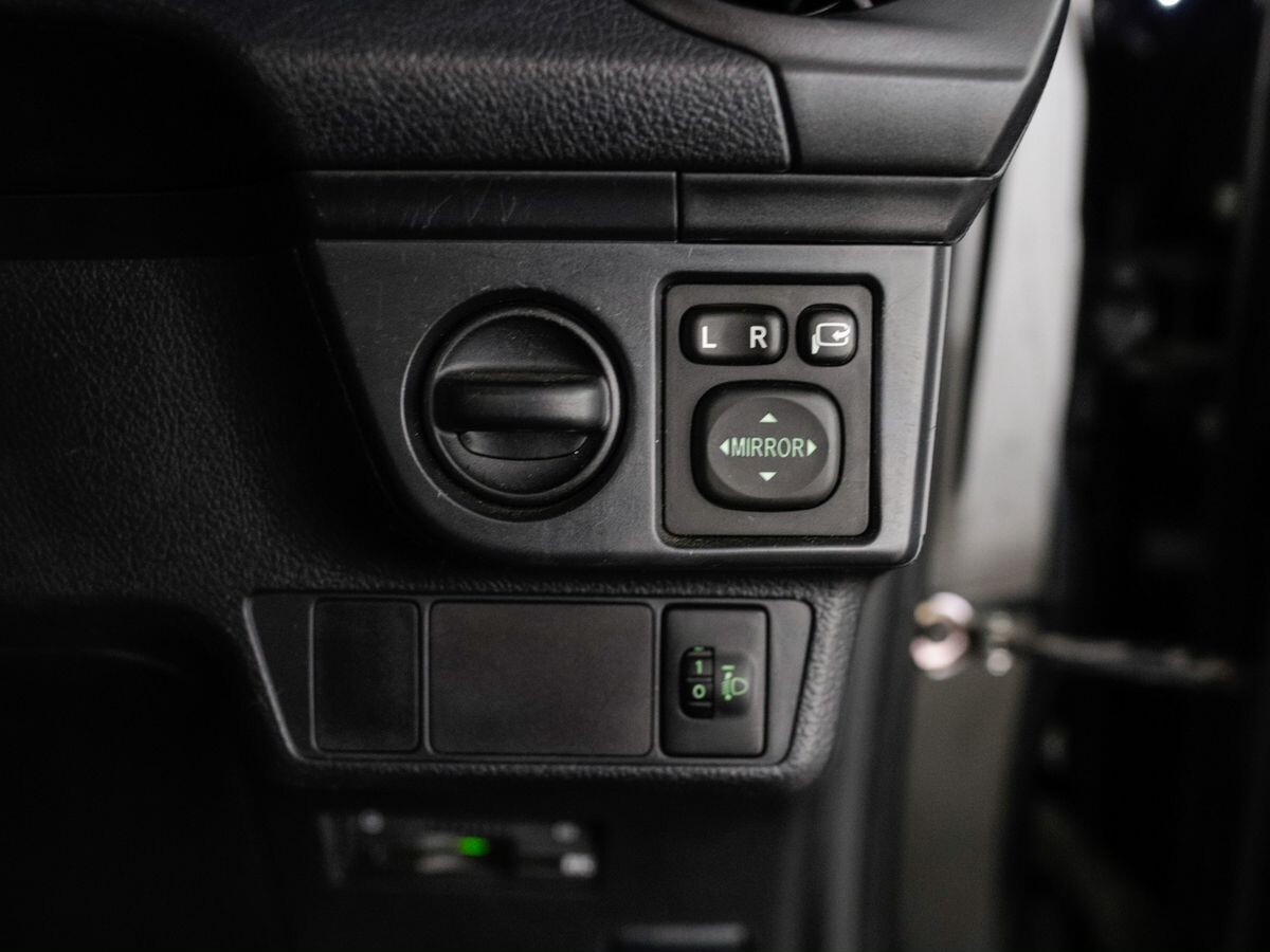 Toyota Corolla Fielder 2015 - фото автомобиля