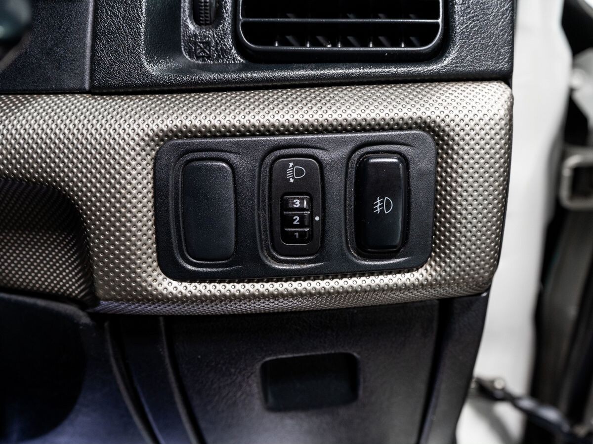 Mitsubishi Pajero iO 2007 - фото автомобиля
