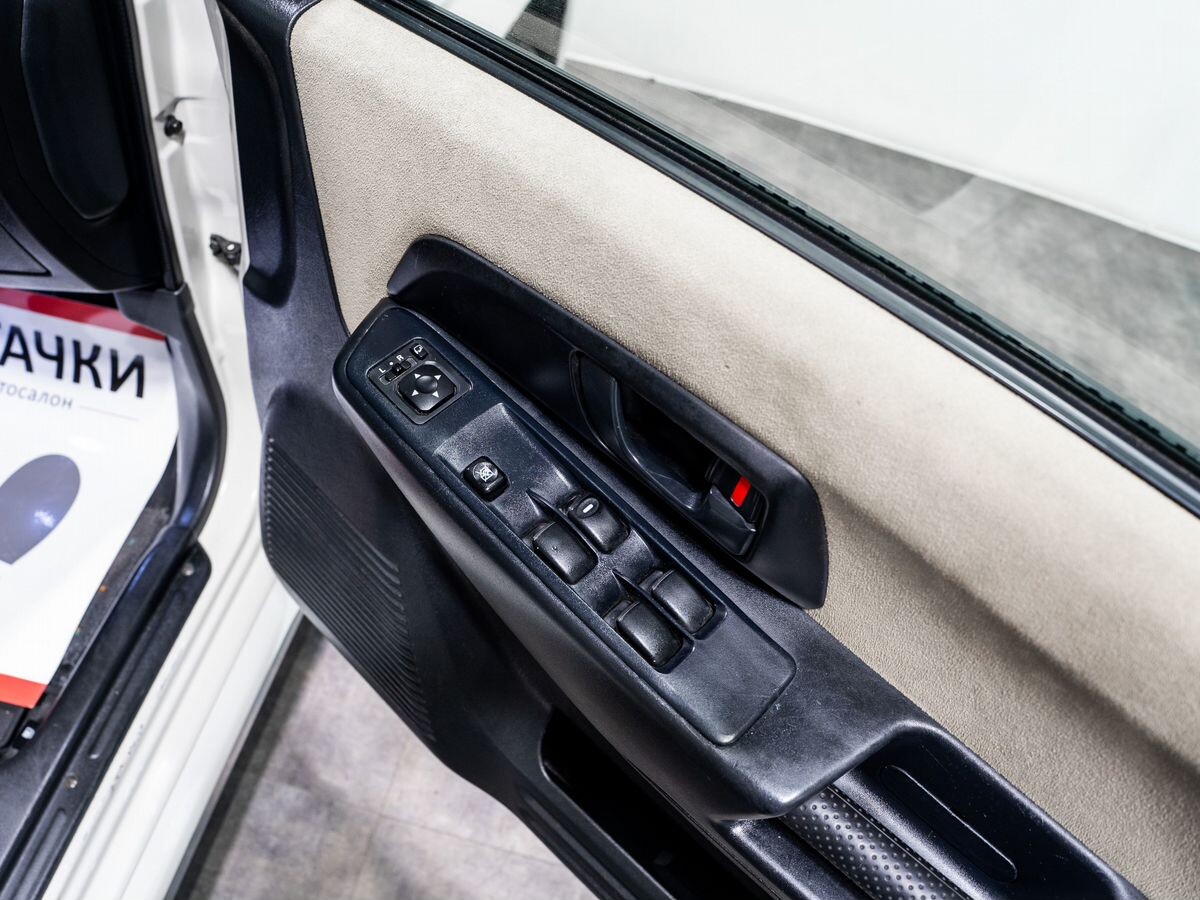Mitsubishi Pajero iO 2007 - фото автомобиля