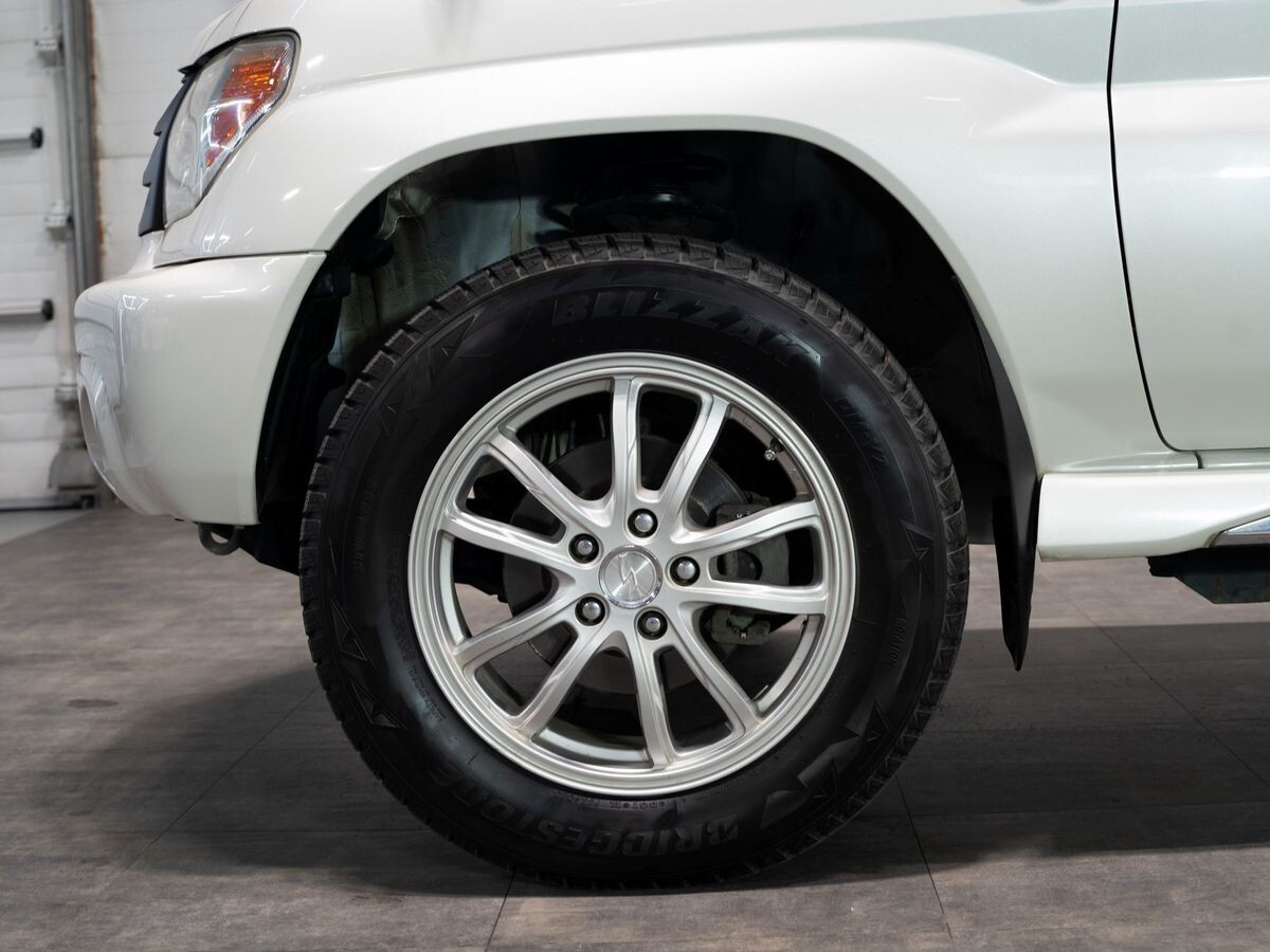 Mitsubishi Pajero iO 2007 - фото автомобиля