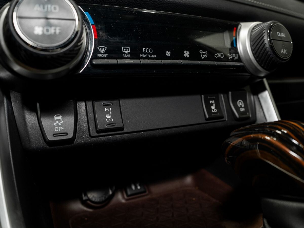 Toyota RAV4 2020 - фото автомобиля