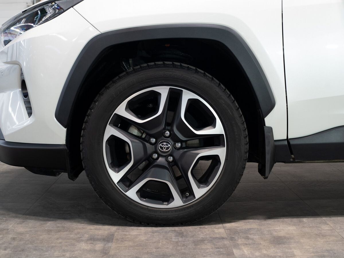 Toyota RAV4 2020 - фото автомобиля