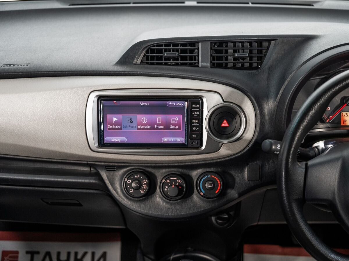 Toyota Vitz 2011 - фото автомобиля