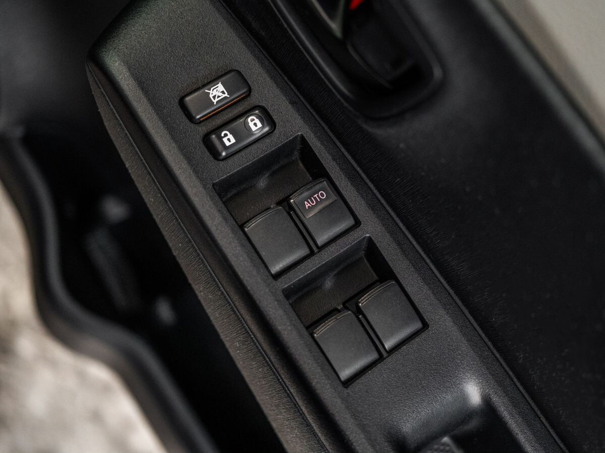 Toyota Vitz 2011 - фото автомобиля