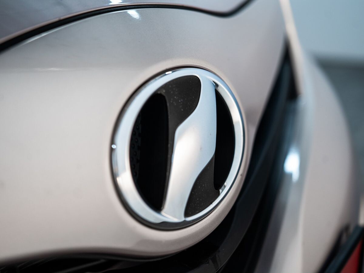 Toyota Vitz 2011 - фото автомобиля
