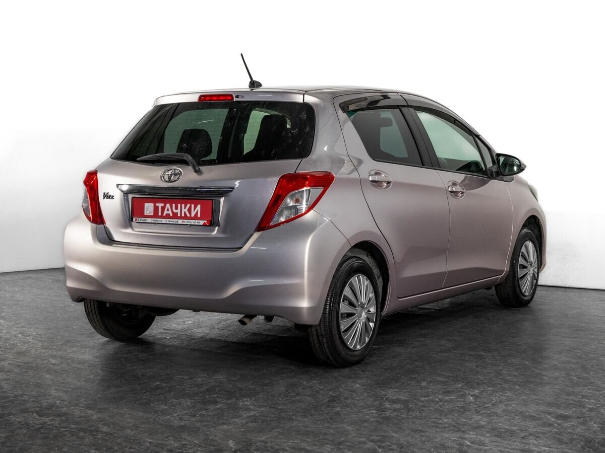 Toyota Vitz 2011 - фото автомобиля
