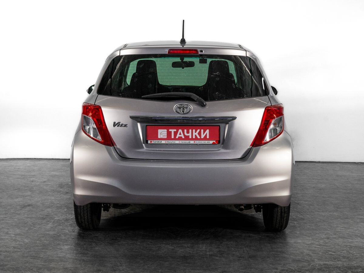 Toyota Vitz 2011 - фото автомобиля