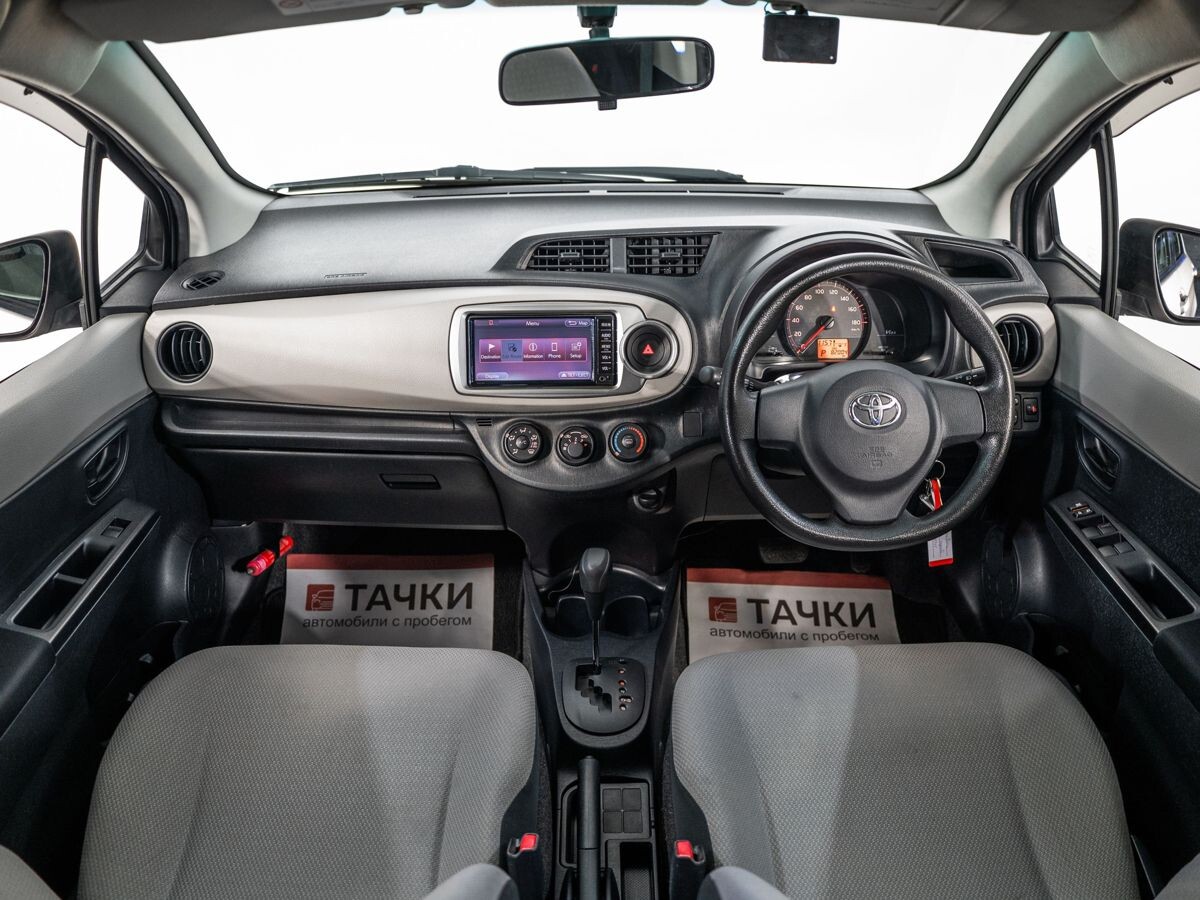 Toyota Vitz 2011 - фото автомобиля