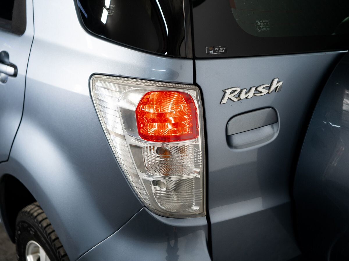 Toyota Rush 2010 - фото автомобиля
