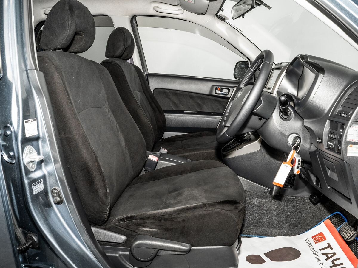 Toyota Rush 2010 - фото автомобиля