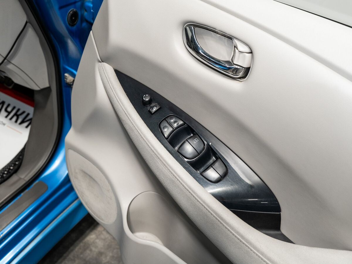 Nissan Leaf 2012 - фото автомобиля