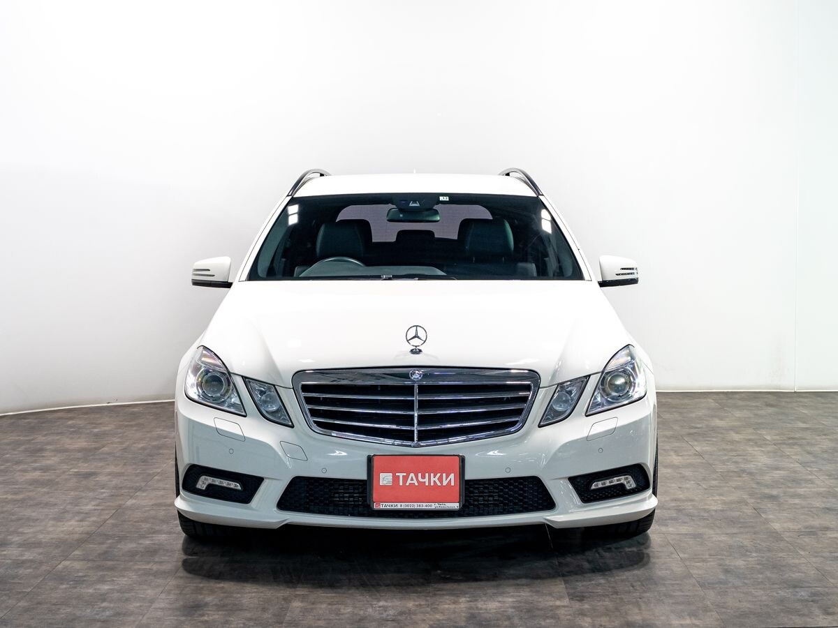 Mercedes-Benz E-Class 2011 - фото автомобиля