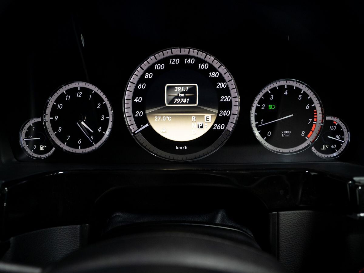 Mercedes-Benz E-Class 2011 - фото автомобиля