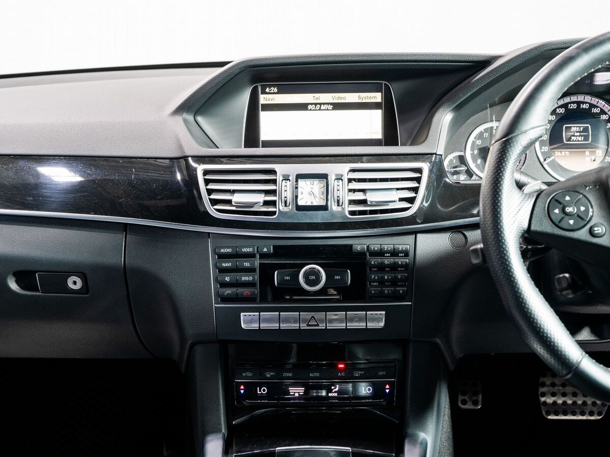 Mercedes-Benz E-Class 2011 - фото автомобиля