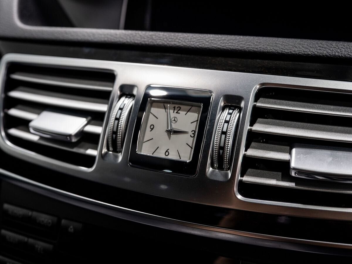 Mercedes-Benz E-Class 2011 - фото автомобиля