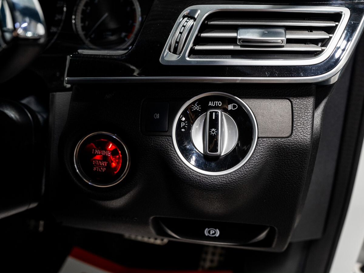 Mercedes-Benz E-Class 2011 - фото автомобиля