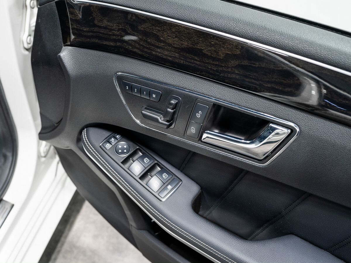 Mercedes-Benz E-Class 2011 - фото автомобиля