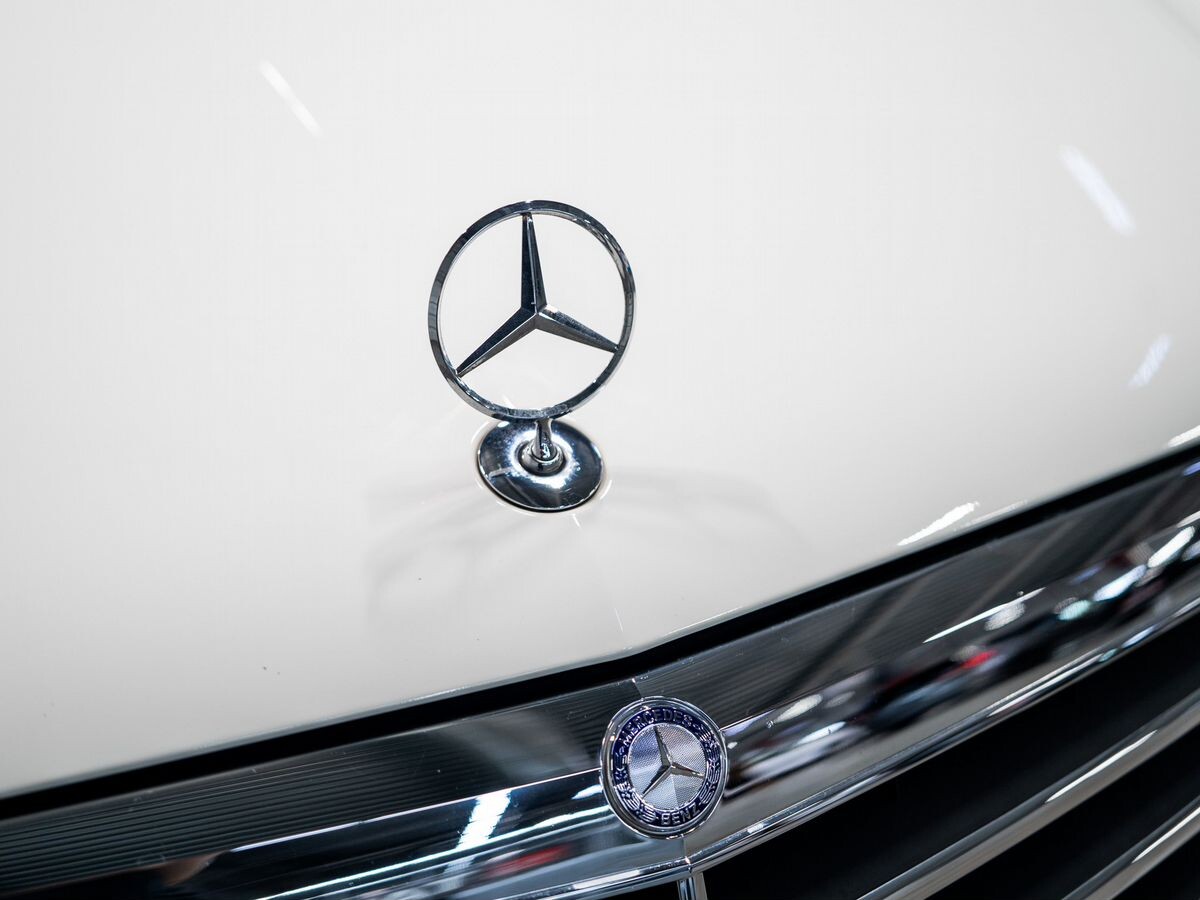 Mercedes-Benz E-Class 2011 - фото автомобиля