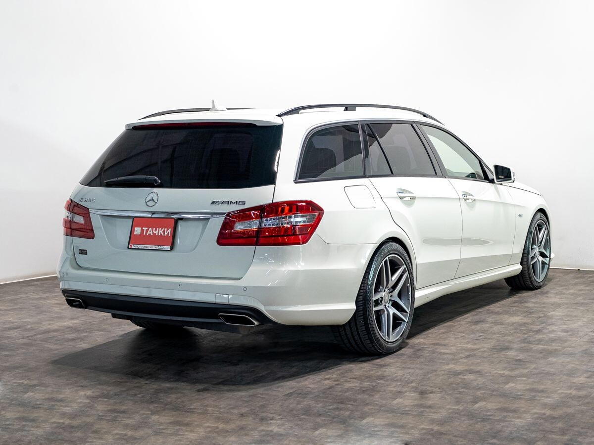 Mercedes-Benz E-Class 2011 - фото автомобиля