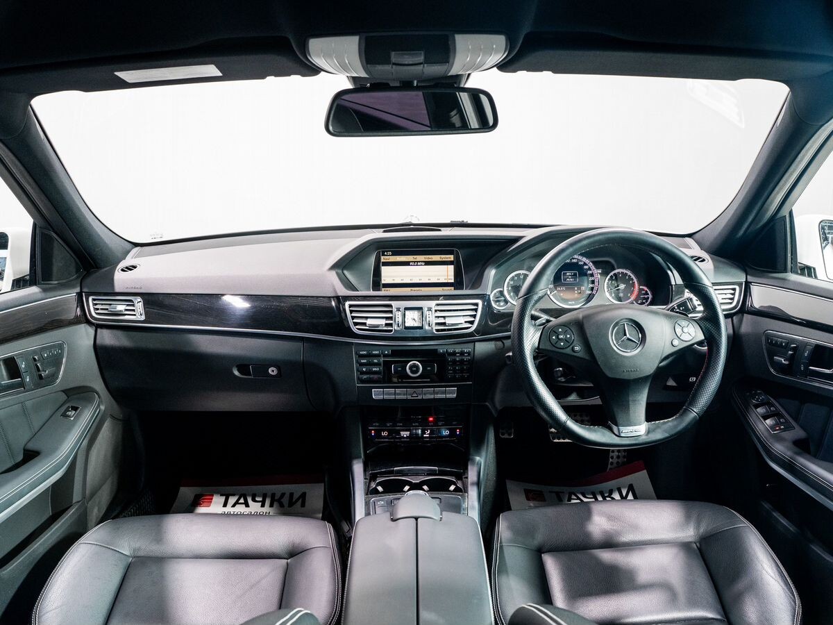 Mercedes-Benz E-Class 2011 - фото автомобиля