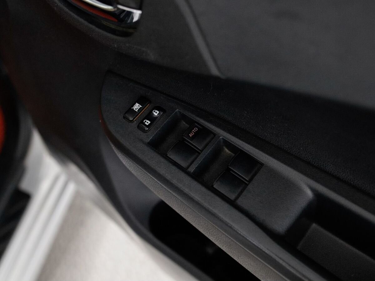 Toyota Ractis 2011 - фото автомобиля