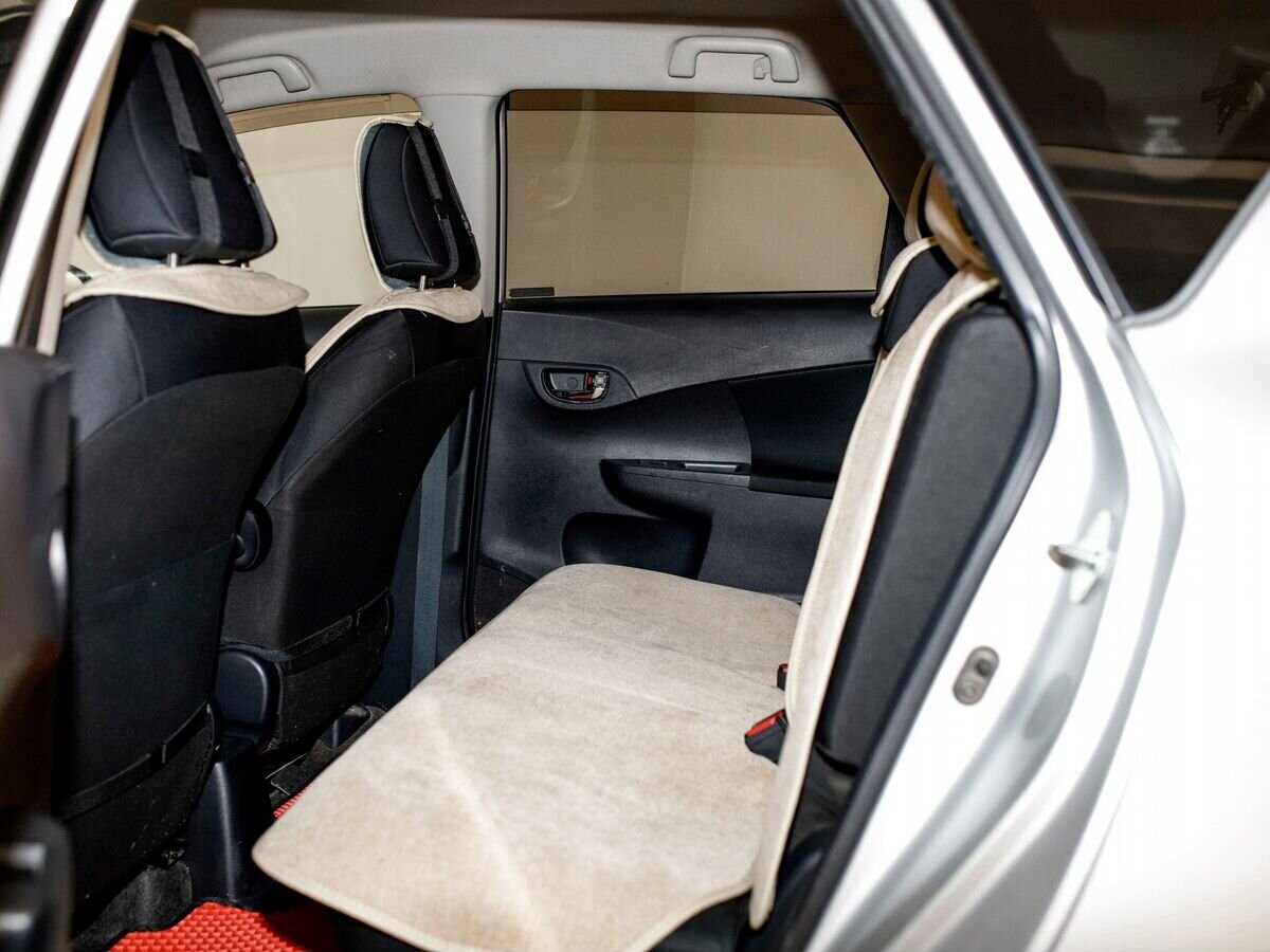 Toyota Ractis 2011 - фото автомобиля