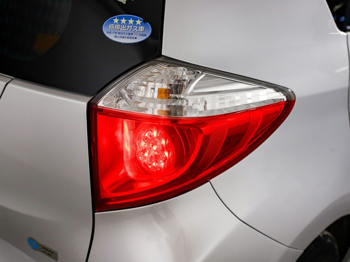 Toyota Ractis 2011 - фото автомобиля