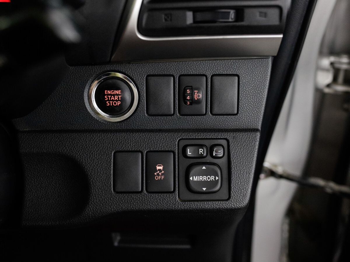 Toyota Ractis 2011 - фото автомобиля