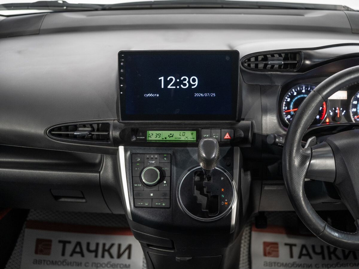 Toyota Wish 2010 - фото автомобиля