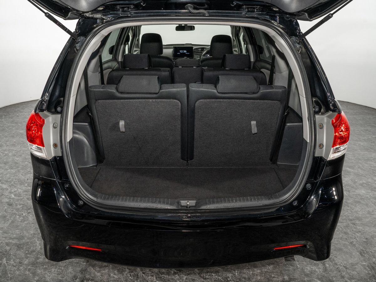 Toyota Wish 2010 - фото автомобиля