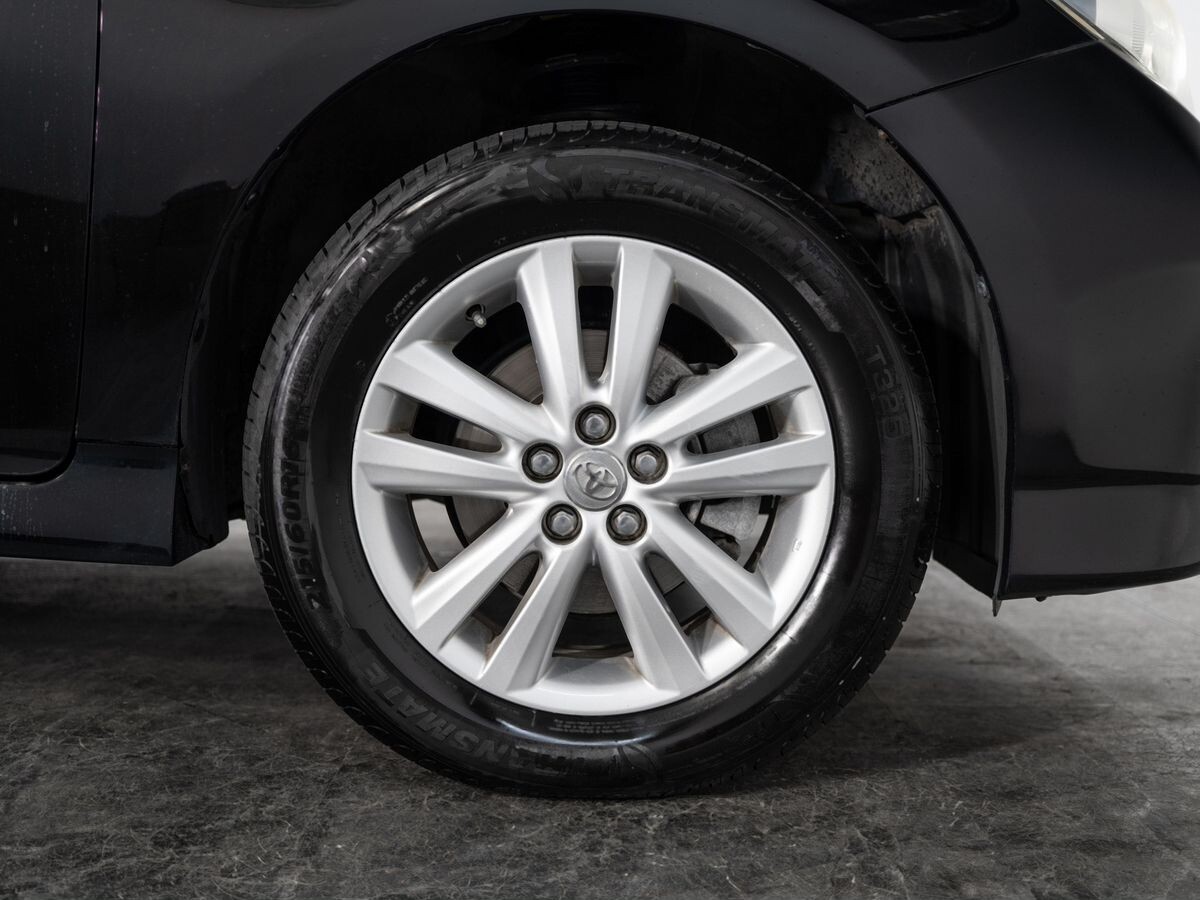 Toyota Wish 2010 - фото автомобиля