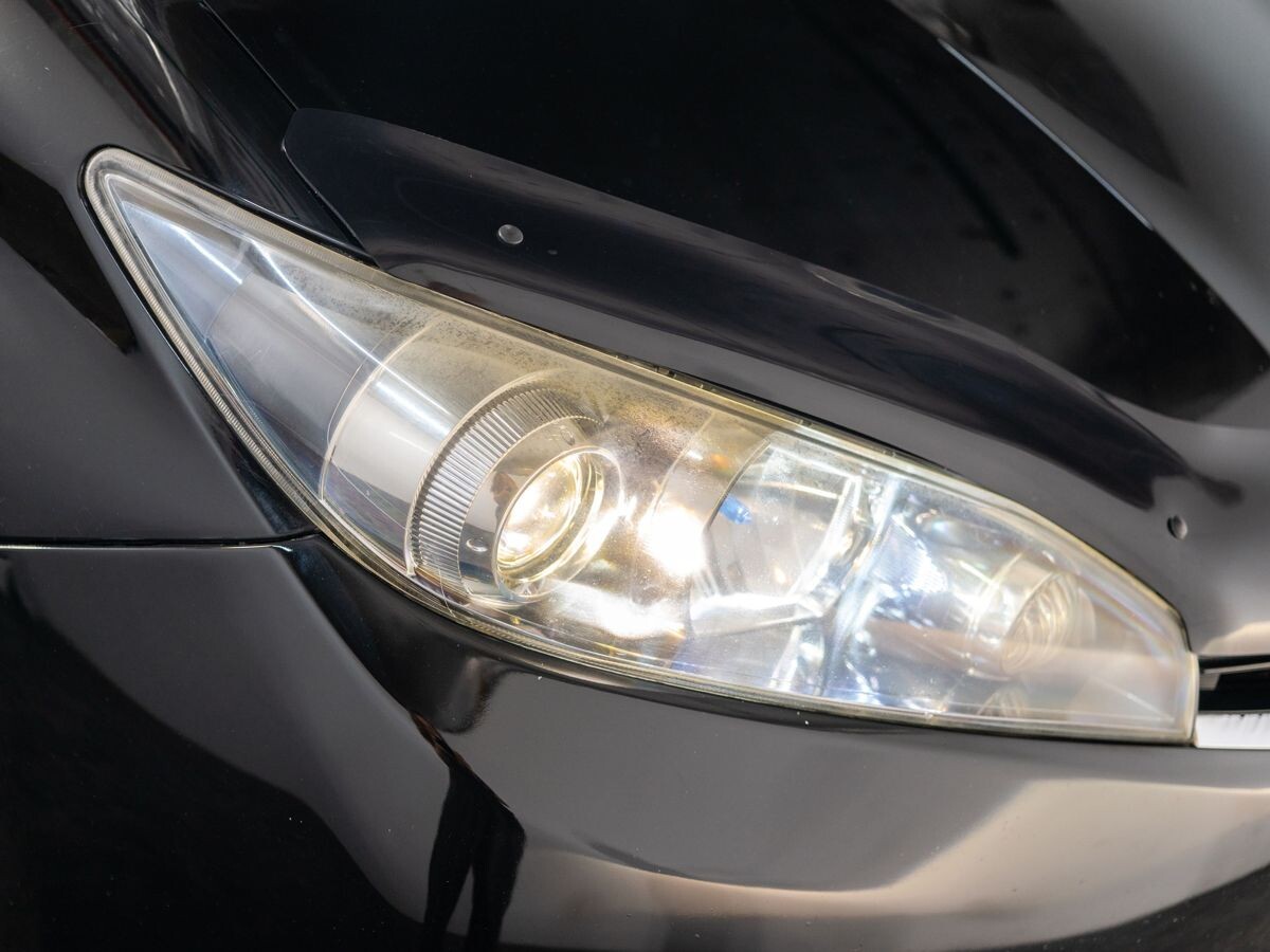 Toyota Wish 2010 - фото автомобиля