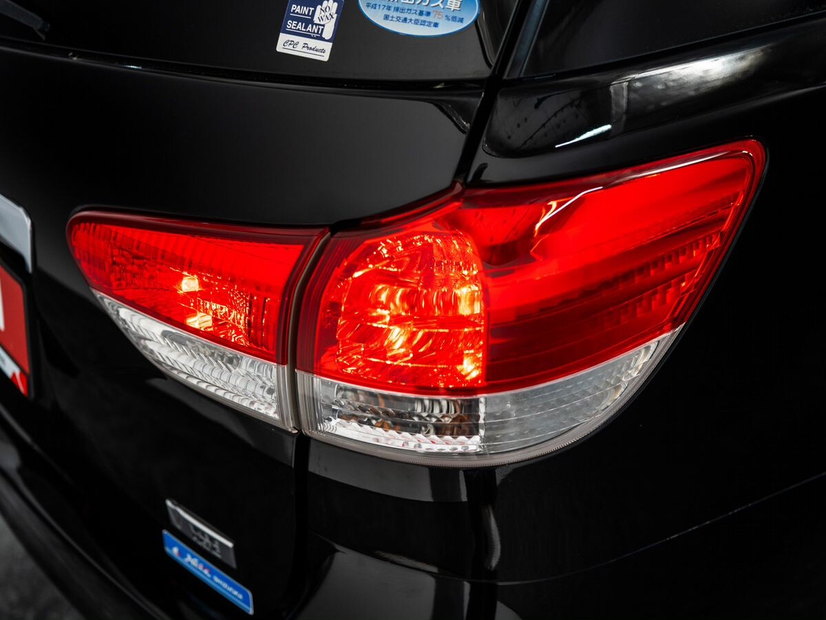 Toyota Wish 2010 - фото автомобиля