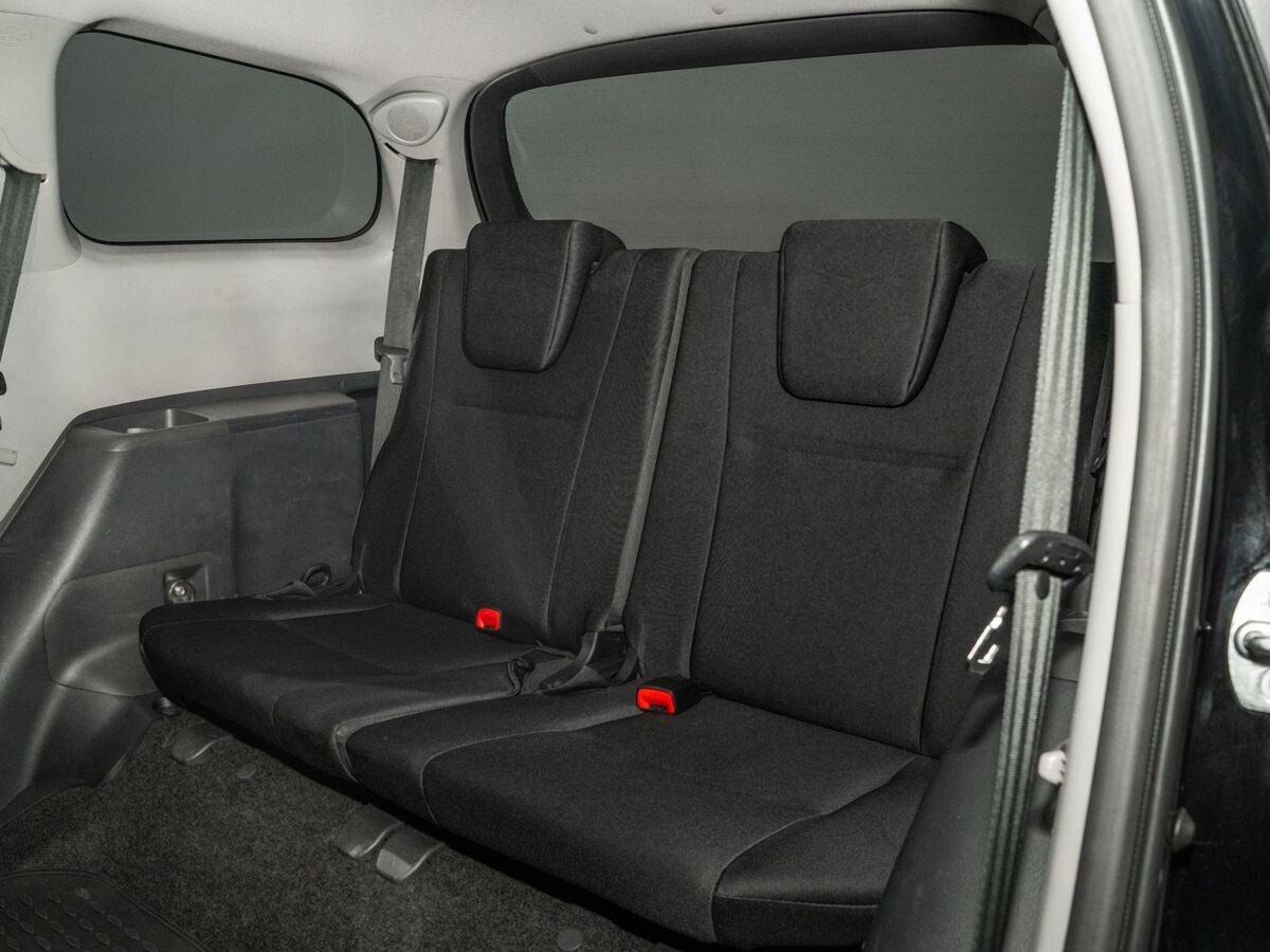 Toyota Wish 2010 - фото автомобиля