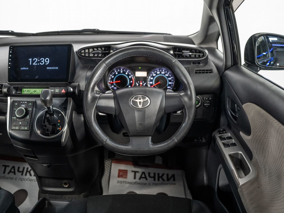 Toyota Wish 2010 - фото автомобиля