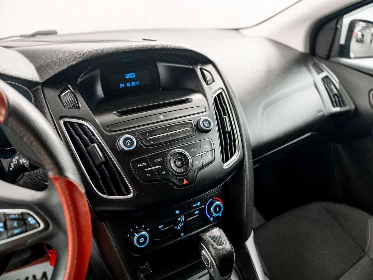 Ford Focus 2018 - фото автомобиля