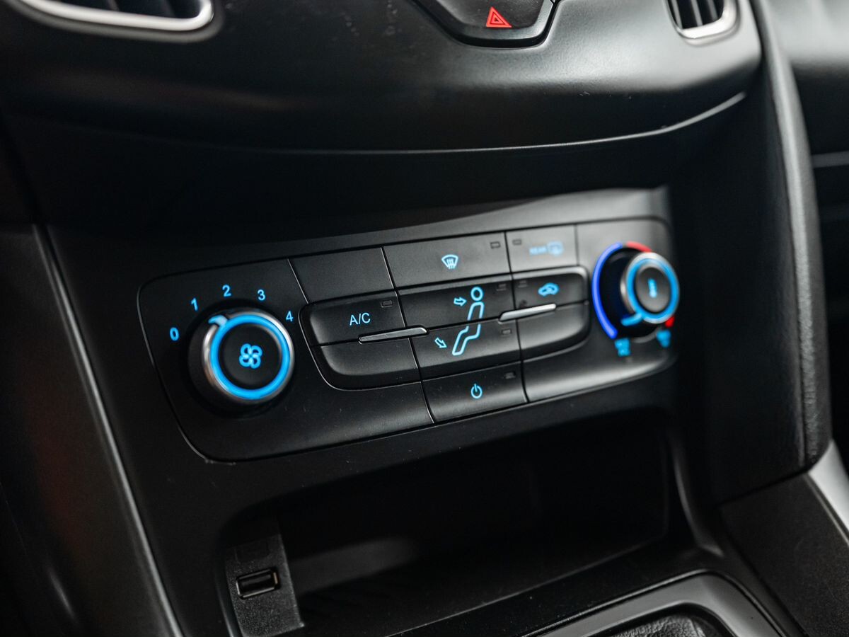 Ford Focus 2018 - фото автомобиля