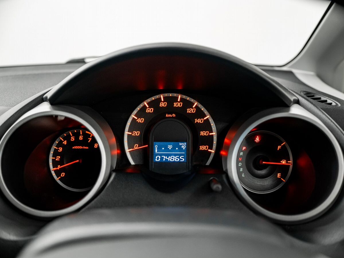 Honda Fit 2010 - фото автомобиля
