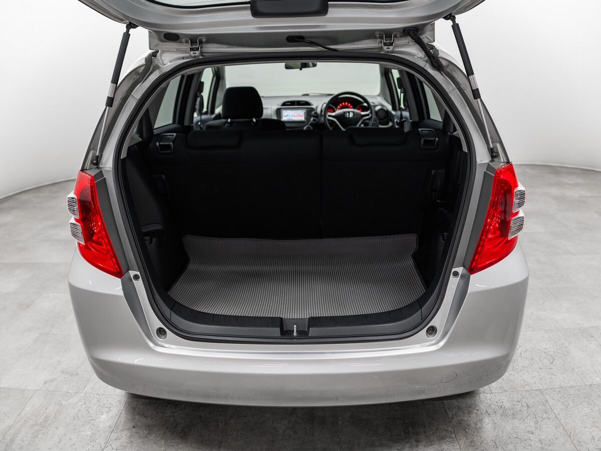 Honda Fit 2010 - фото автомобиля