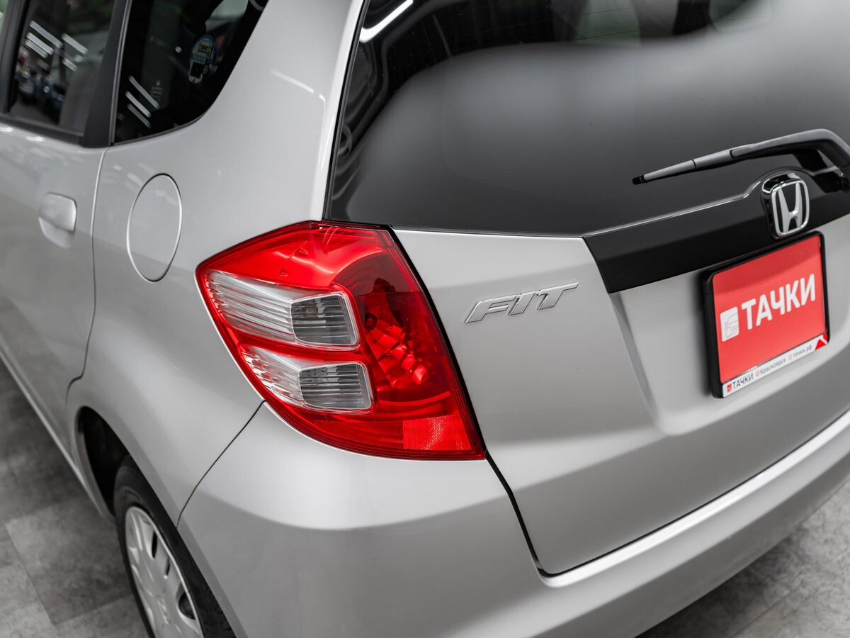 Honda Fit 2010 - фото автомобиля