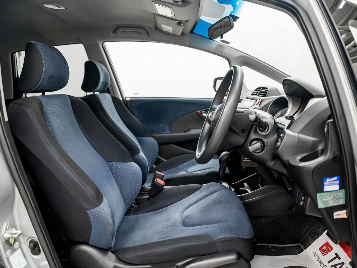 Honda Fit 2010 - фото автомобиля