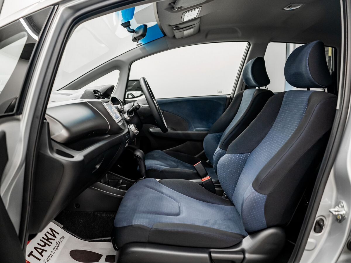 Honda Fit 2010 - фото автомобиля